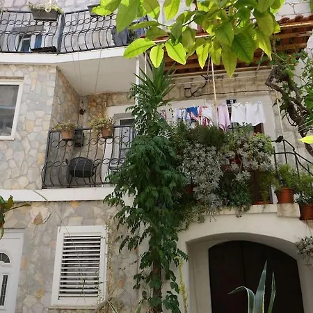Ferienhaus Cozy Townhouse With Garden