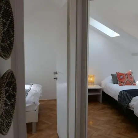 Cozy Townhouse With Garden Split
